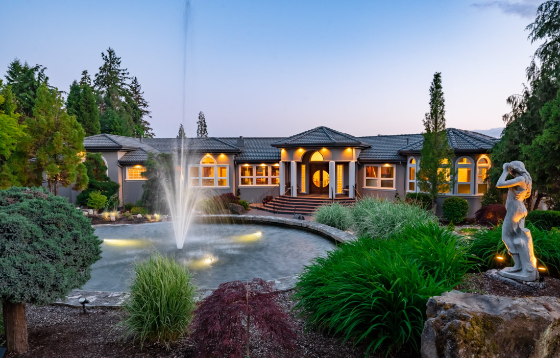 GATED LAKEVIEW OASIS: RESORT-STYLE LIVING REDEFINED